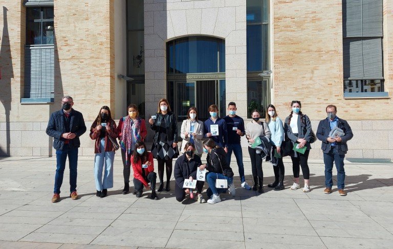 Un total de 50 jóvenes han solicitado ya en Baena la Tarjeta Joven de Transporte