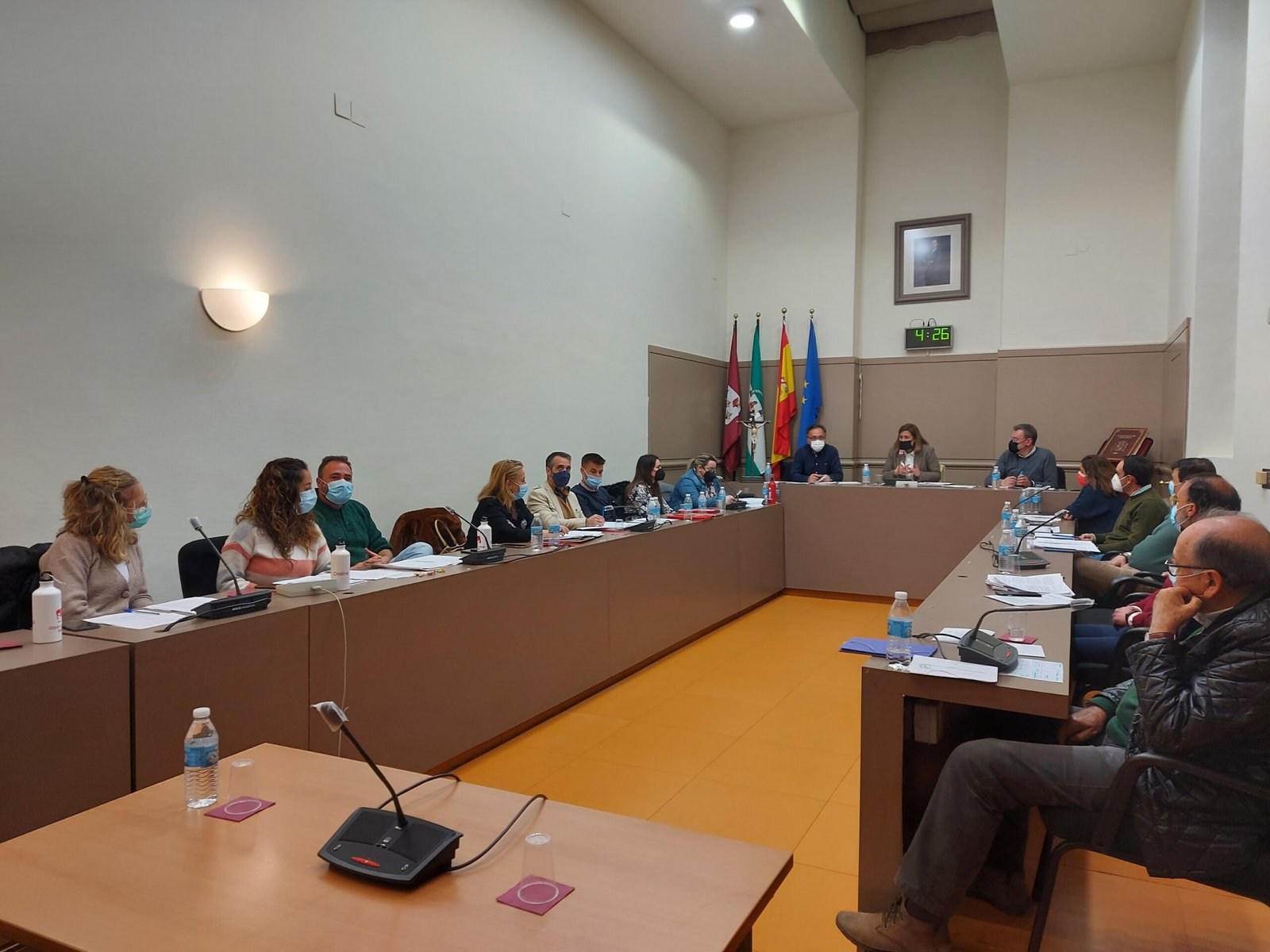 El Pleno plantea estudiar “otro posible modelo de gestión” del agua