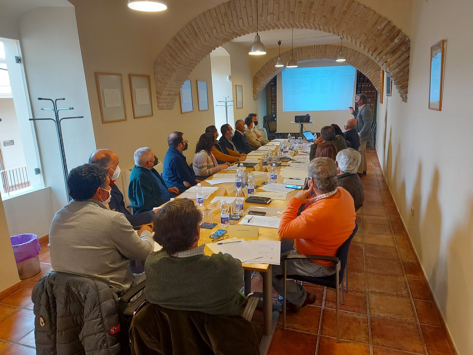 La DO Baena pide a los ayuntamientos una apuesta por el oleoturismo con la creación de una red de caminos rurales