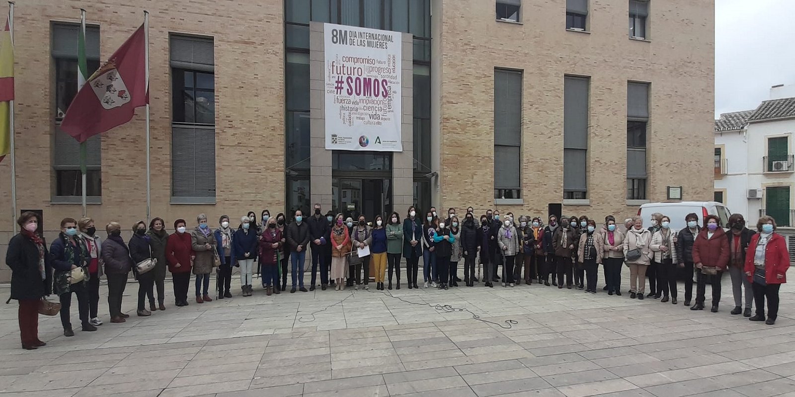 Baena se manifiesta a las puertas del Ayuntamiento con motivo del Día de la Mujer