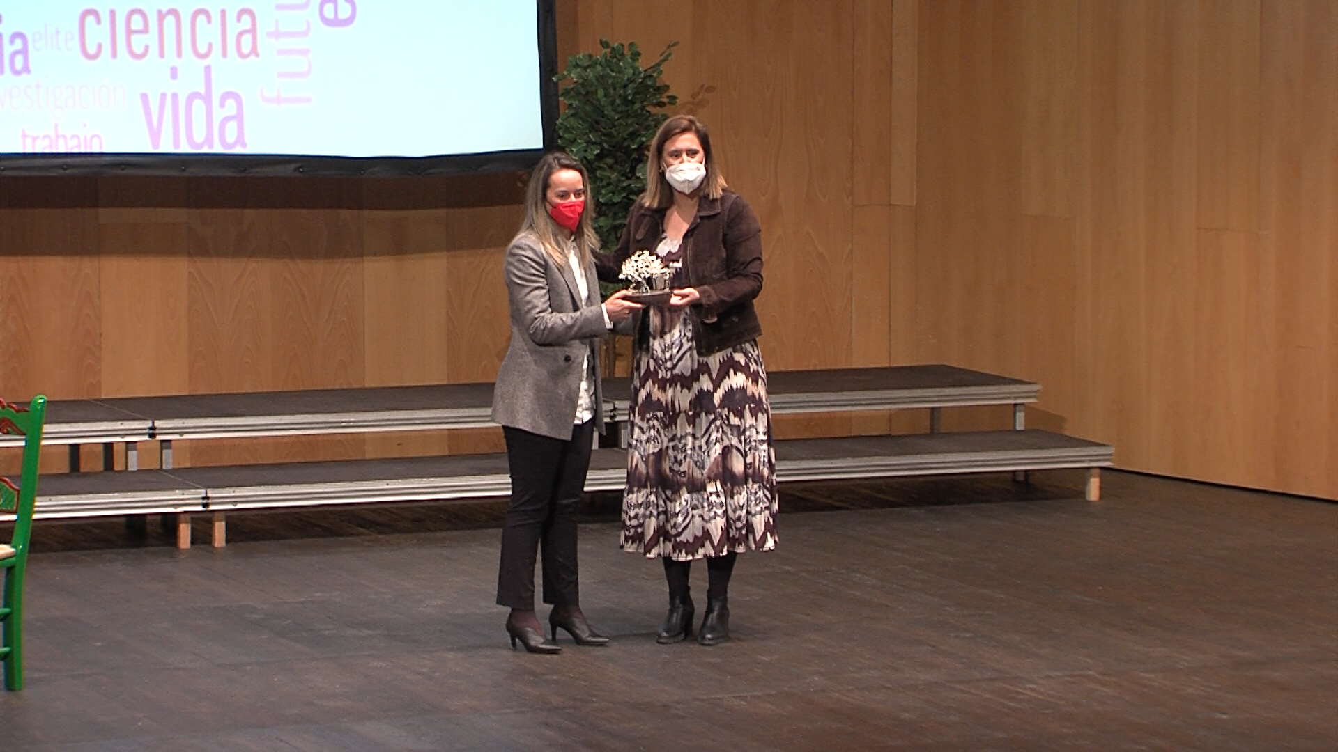 El Ayuntamiento entrega a Fátima Gálvez el Premio de Igualdad Baena 2022 en la clausura de la Campaña del 8M