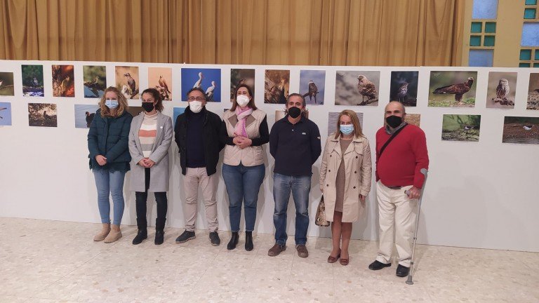 Una exposición sobre biodiversidad muestra una colección fotográfica de aves de la Subbética