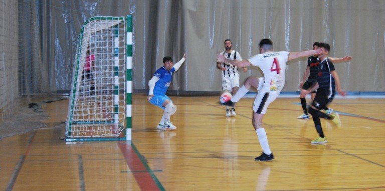 El OET-Atlético Baenense no viajará mañana a Carmona y da por finalizada prematuramente la temporada