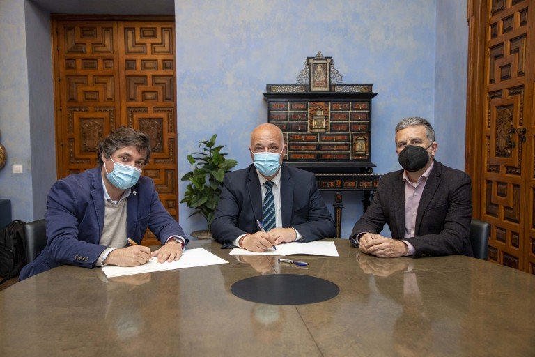 La Diputación de Córdoba y Ecovalia renuevan su colaboración para seguir impulsando la cultura del vino y el aceite ecológicos