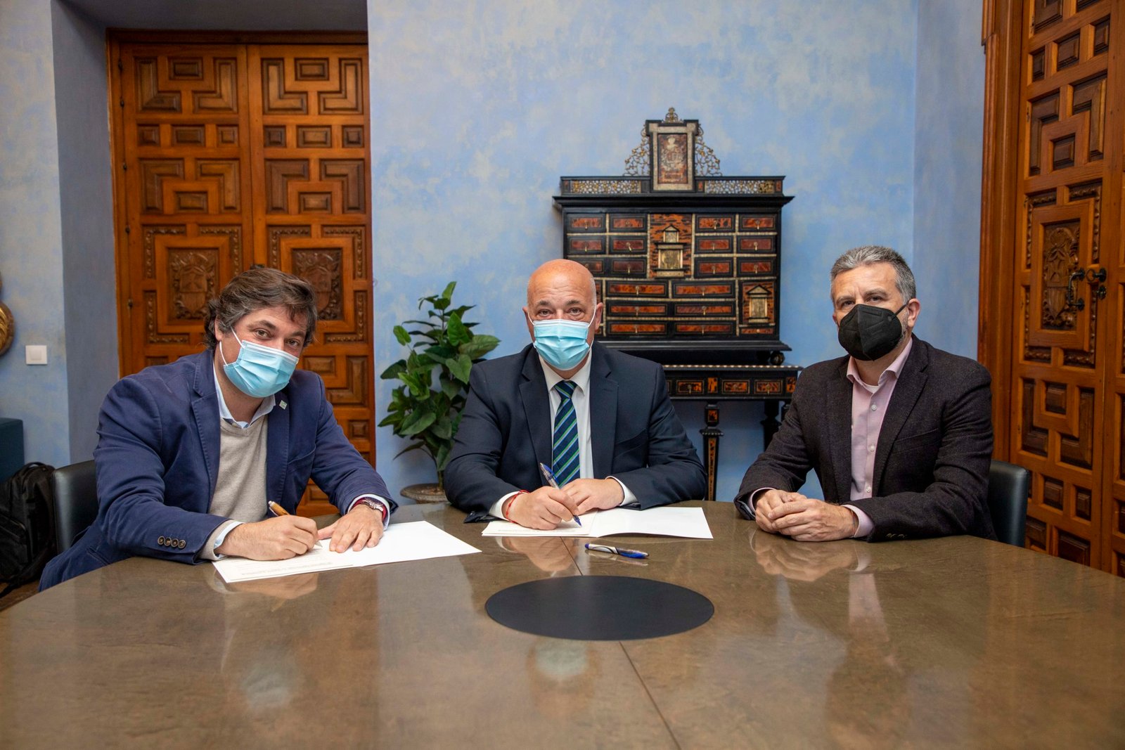 La Diputación de Córdoba y Ecovalia renuevan su colaboración para seguir impulsando la cultura del vino y el aceite ecológicos