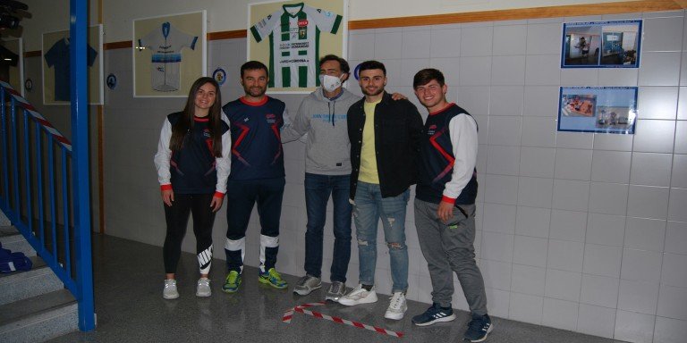 El IES Luis Carrillo de Sotomayor rinde homenaje a su exalumno y jugador profesional de fútbol sala, César Velasco