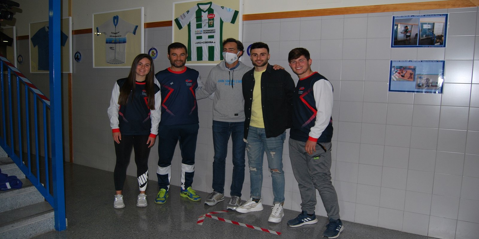 El IES Luis Carrillo de Sotomayor rinde homenaje a su exalumno y jugador profesional de fútbol sala, César Velasco