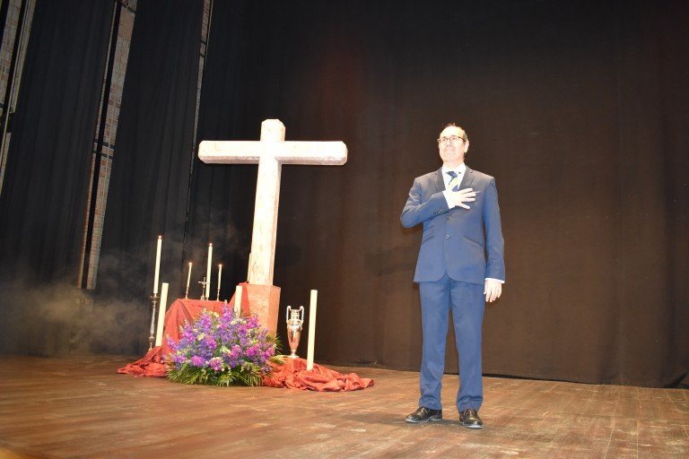 Carmona asegura en su pregón que tras la larga espera “la Gloria abrirá sus puertas”