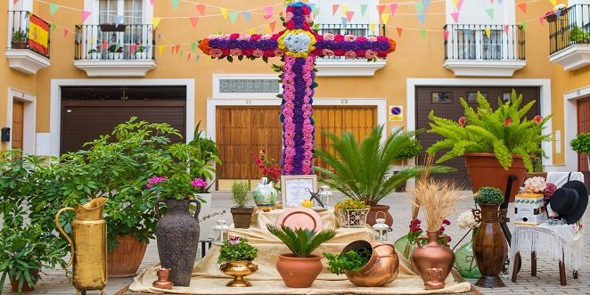 Los vecinos de la calle Rafael Onieva Ariza ganan el Concurso de Cruces de Mayo de 2022