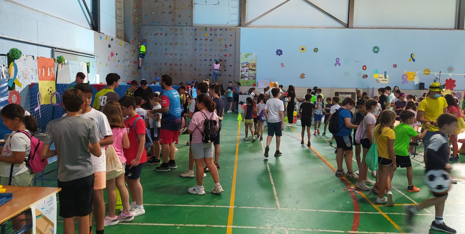 El IES ‘Luis Carrillo de Sotomayor’ retoma su Feria Solidaria con un gran éxito de participación