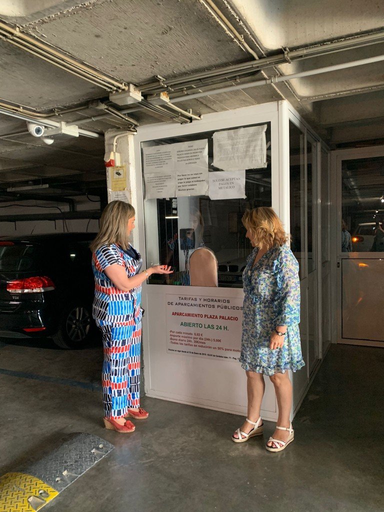 El aparcamiento municipal de la Plaza Palacio de Baena se queda sin personal por falta de contrataciones