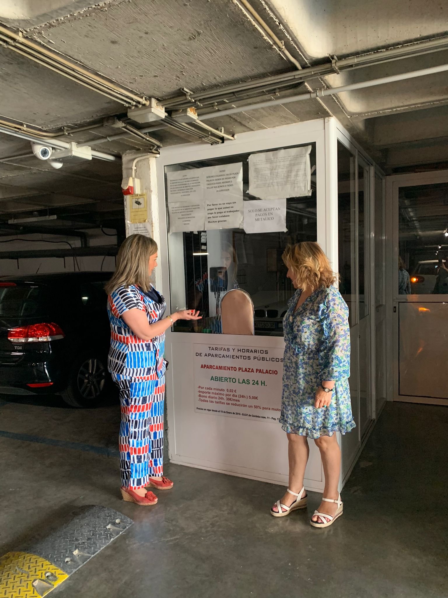 El aparcamiento municipal de la Plaza Palacio de Baena se queda sin personal por falta de contrataciones