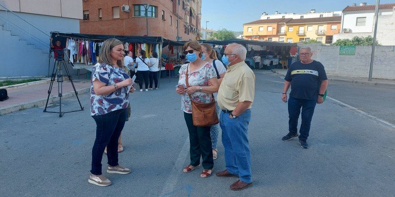 El PSOE lamenta que el mercadillo haya tardado un año en regresar a su ubicación habitual