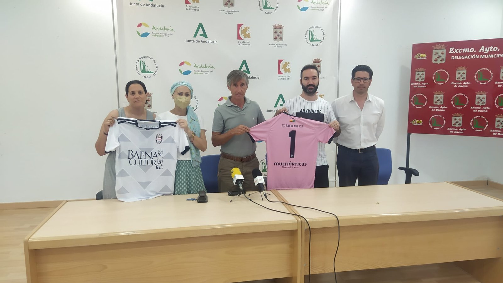 El Atlético Baenense presenta a José David Luna ‘Bibi’ como nuevo entrenador del equipo senior de fútbol