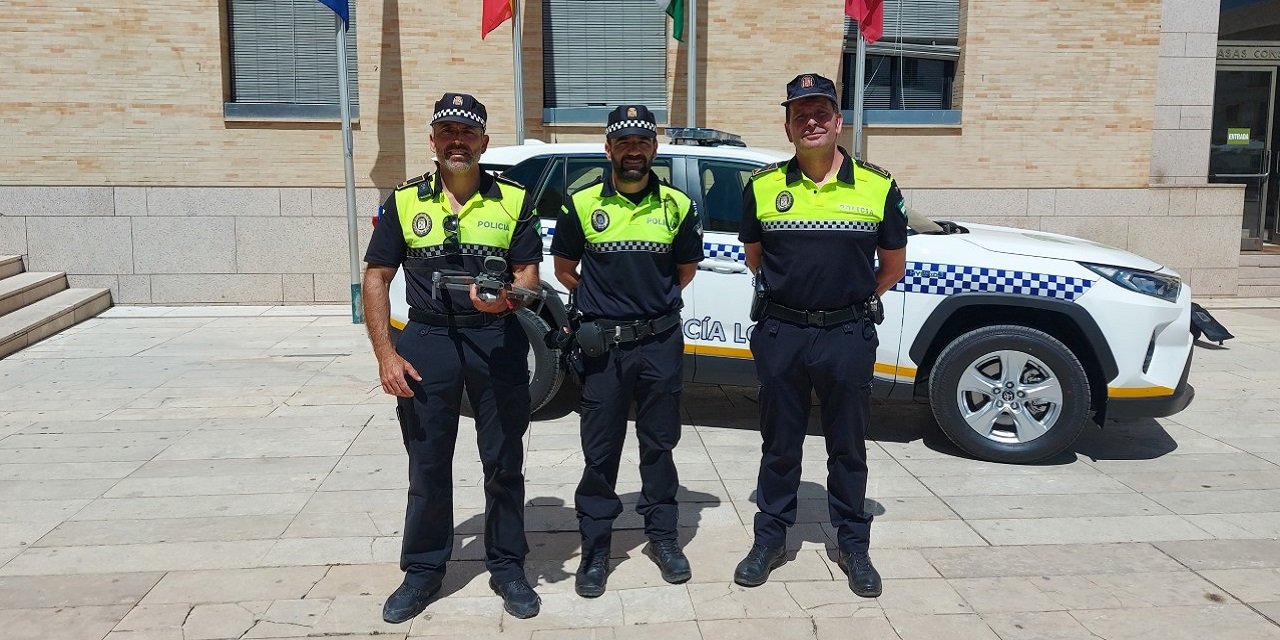 La Policía Local de Baena estrena un nuevo vehículo todocamino y un dron dual