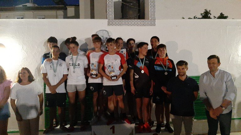 Triunfo de los baenenses ‘The Aqua Team’ en las XXX ’12 Horas de Natación’ de Baena