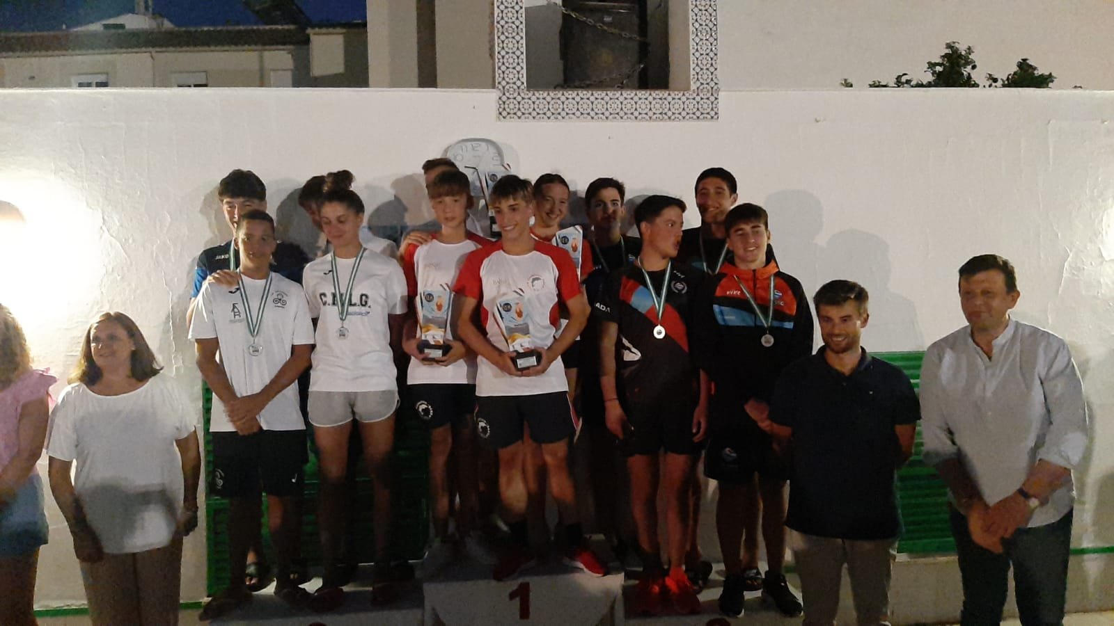 Triunfo de los baenenses ‘The Aqua Team’ en las XXX ’12 Horas de Natación’ de Baena