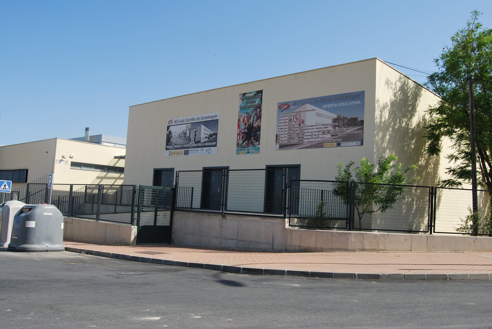 El PSOE urge a la Junta a culminar para el inicio del curso escolar la bioclimatización en el IES Luis Carrillo de Sotomayor