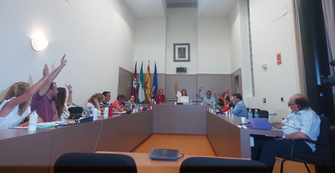 El Pleno de Baena acuerda revisar de oficio el convenio entre el Ayuntamiento y El Tejar