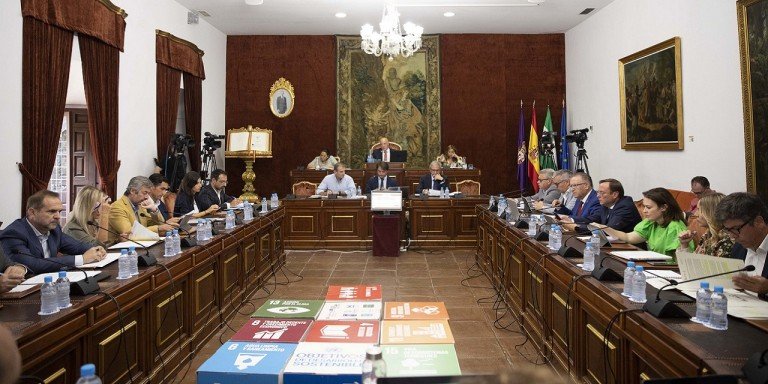 El Pleno de la Diputación aprueba por unanimidad la dotación de equipamientos informáticos a todos los ayuntamientos y ELAs de la provincia