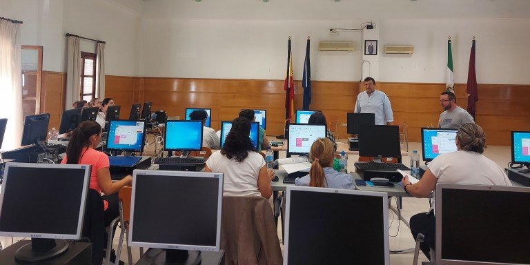 Un total de 90 personas participan en los cursos de formación que acoge la Escuela Taller de Baena