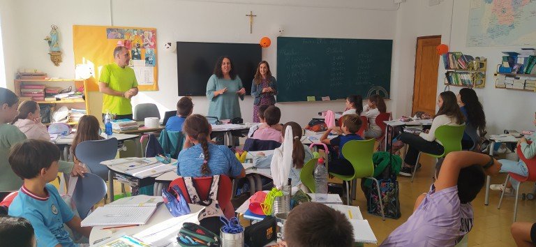 Igualdad imparte en los colegios de Baena y Albendín el taller ‘Tu voz importa’ contra la violencia de género