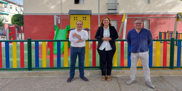 El Consistorio invierte 100.000 euros en el arreglo de los parques infantiles de El Juncal, Haza del Reloj y Ramón Santaella