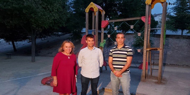 El PSOE de Baena pide al equipo de gobierno que invierta en la zona infantil del parque de la Cañada
