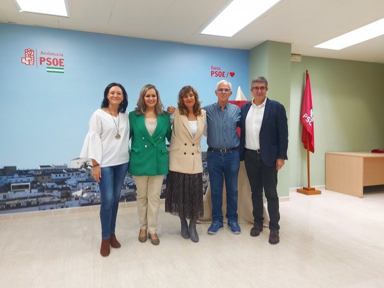 El PSOE de Baena celebra el Día de la Rosa con un homenaje al último alcalde socialista de la república