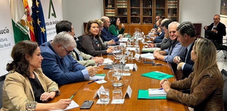 La Junta y el sector agrario coinciden en la urgencia de la aplicación de la doble tarifa eléctrica para el regadío