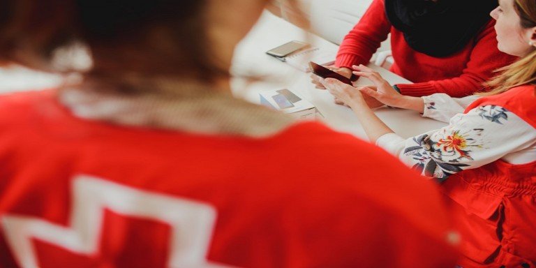 Casi 400 mujeres han usado este año en la provincia la teleasistencia de Cruz Roja para víctimas de violencia de género
