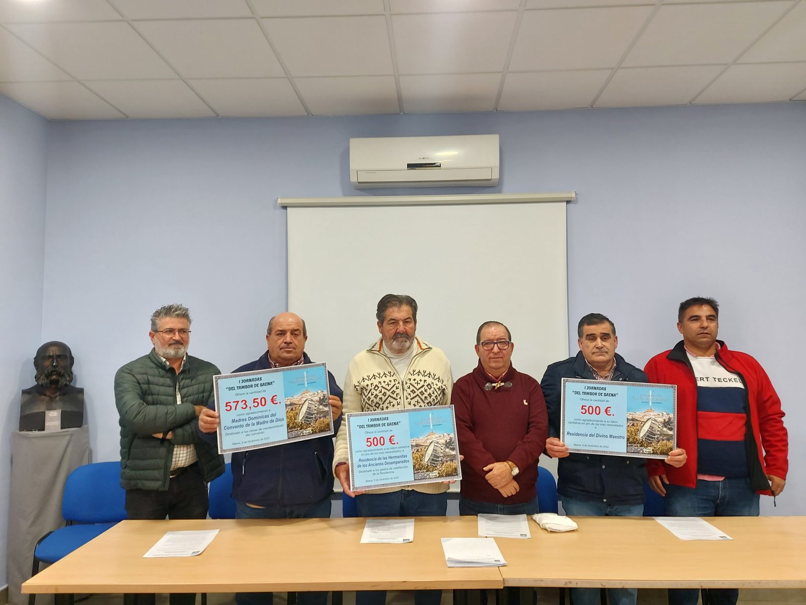 Las peñas del tambor de Baena destinan los 1.573 euros recaudados en sus primeras jornadas a fines solidarios