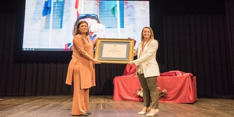 La campeona olímpica Fátima Gálvez recibe el título de Hija Predilecta de Baena
