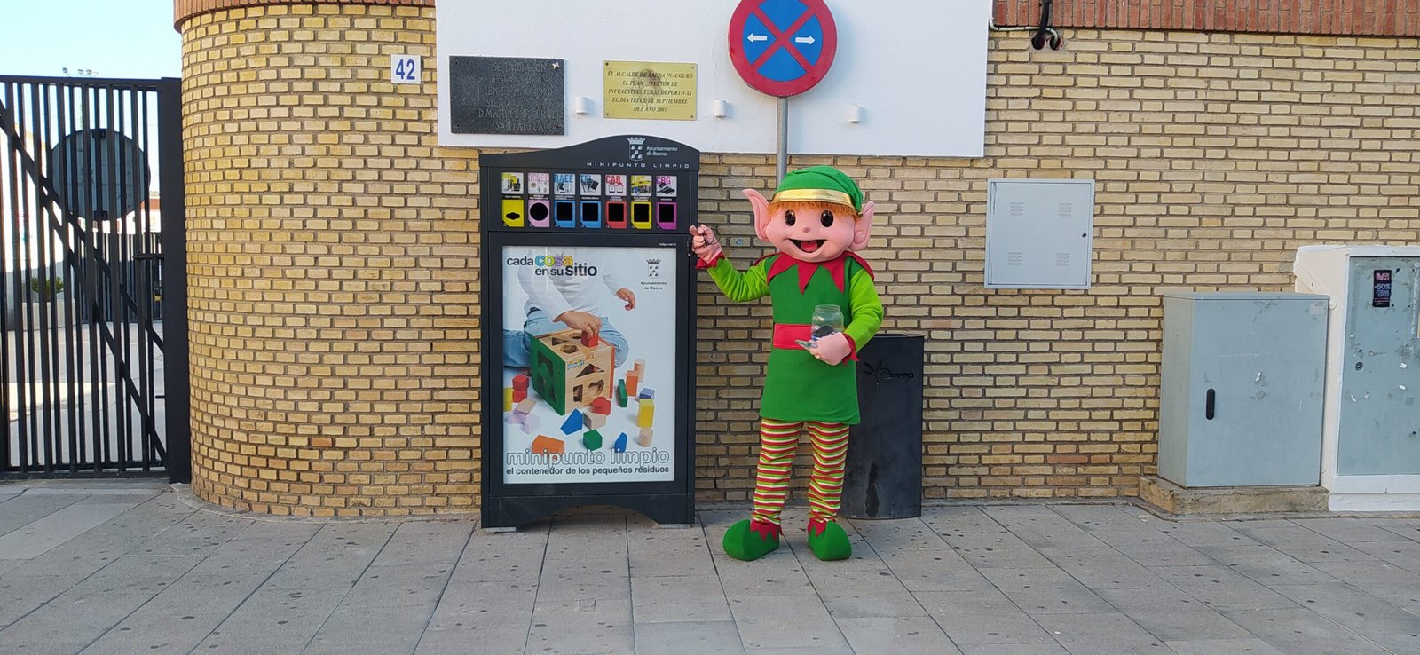 El Ayuntamiento pone en servicio cuatro ‘minipuntos limpios’ en Baena y Albendín