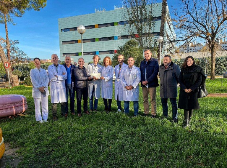 El CD Media Legua dona al Hospital Reina Sofía de Córdoba los 1.500 euros de su Premio a la Excelencia Deportiva