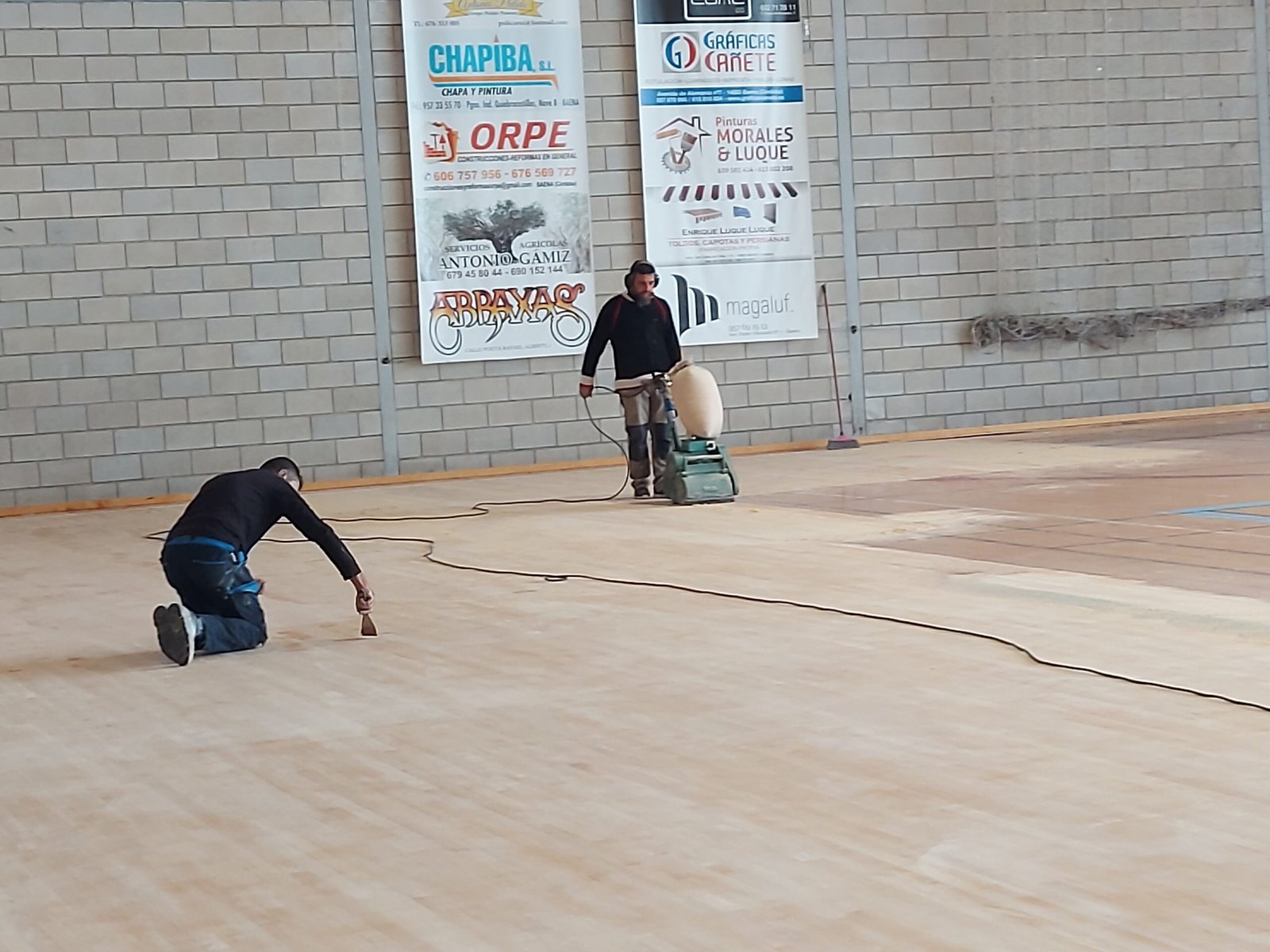 Los trabajos de reparación del parquet del pabellón cubierto concluirán a finales de 2022