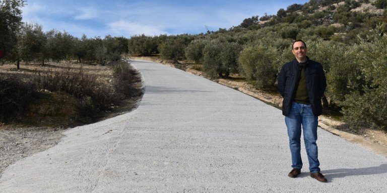 El Ayuntamiento de Baena invierte 40.000 euros en la mejora del camino de Los Alarcones