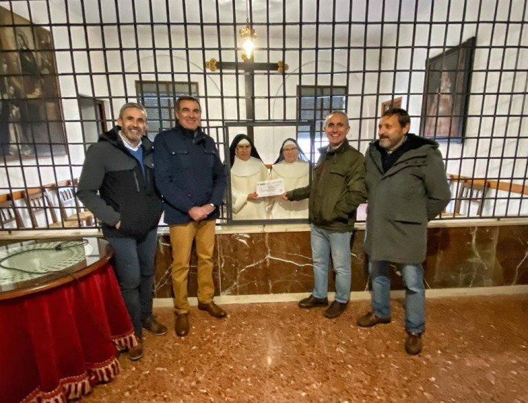 El CD Media Legua entrega 900 euros al Convento de Madre de Dios recaudados en la XV Carrera Solidaria ‘San Silvestre’