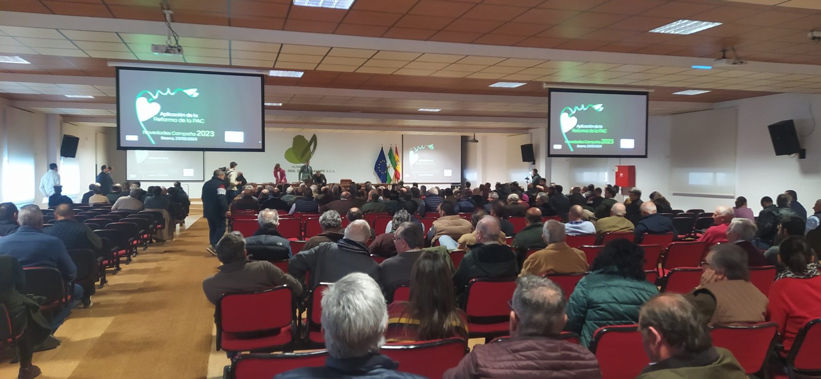 La Junta ofrece a los agricultores baenenses una charla informativa para aclarar dudas sobre la aplicación de la reforma de la PAC