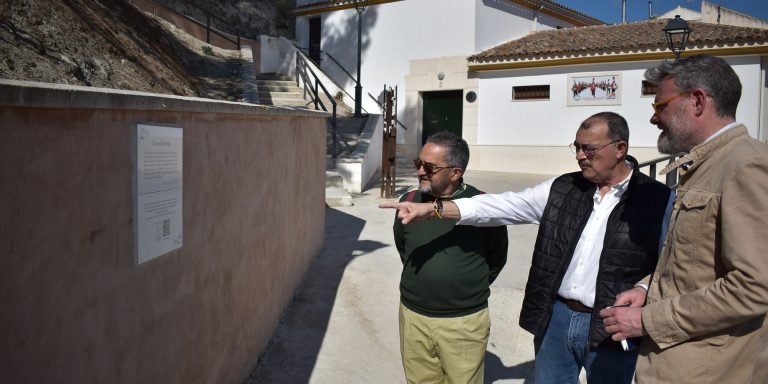 Baena celebra el Día Mundial de la Poesía con cinco nuevos azulejos en su Paseo
