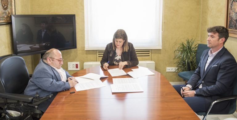 El Ayuntamiento de Baena y la Asociación del Alzheimer acuerdan la cesión del uso del centro de atención a personas con demencia