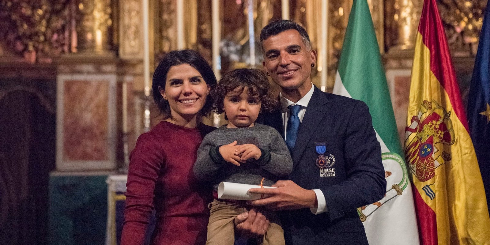 El bombero baenense Antonio Caballero es condecorado con la Medalla al Mérito de la Protección Civil