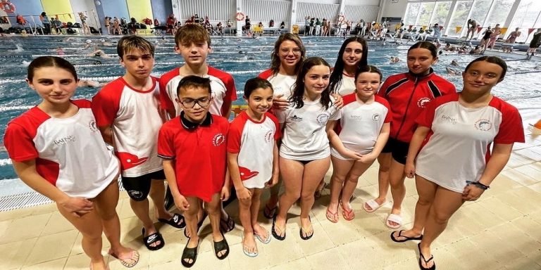 Fin de semana de importantes éxitos para el deporte baenense en natación, ajedrez, ciclismo y bádminton
