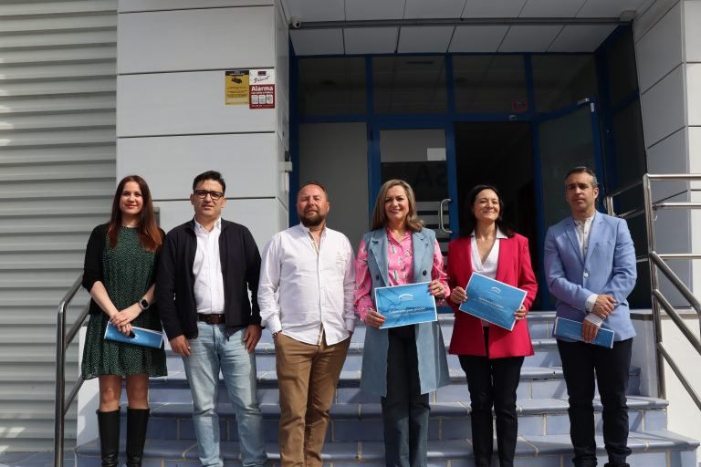 El PSOE de Baena pone en valor la empresa Coverpool como referente en la ayuda contra el cambio climático