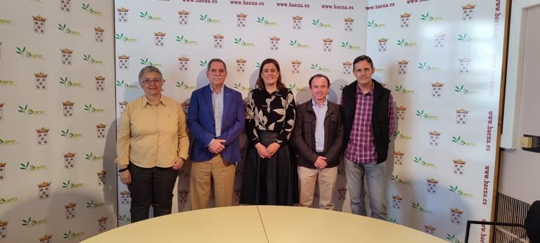 El delegado de Educación mantiene una reunión con los directores de los centros educativos de Baena sobre ciclos formativos