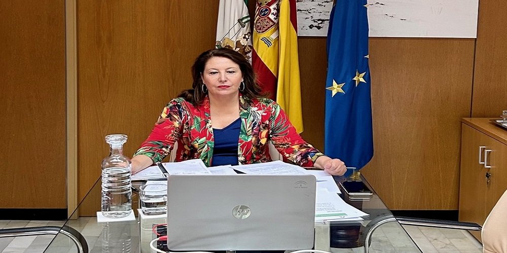 La consejera de Agricultura reclama al Gobierno de España la paralización del cuaderno agrario