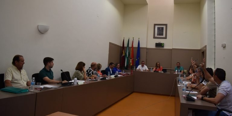 El Pleno de Baena aprueba 84 nuevas facturas por importe de 460.000 euros