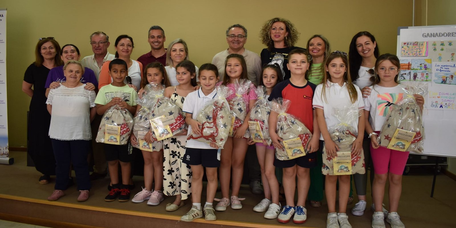 El Ayuntamiento y Futuro Singular entregan los premios del concurso de dibujo escolar ‘Lo normal es ser diferente’