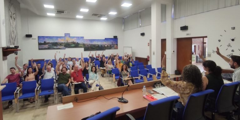 El personal docente no universitario de Córdoba pide a la Junta que recupere todas las unidades escolares suprimidas en los centros públicos