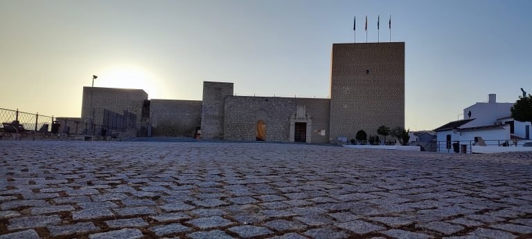 Patrimonio autoriza el proyecto de reurbanización de la calle Arco de la Villa y de la plaza Palacio de Baena